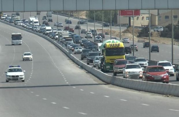 Bakı-Sumqayıt yolundakı yeni qoyulmuş beton arakəsmələr sökülür